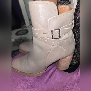 Lucky Brand Gorgeous Taupe Block Heel Platform Boots 8.5
